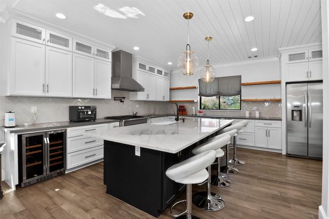 2425 Binz Street, Houston, TX 77004
