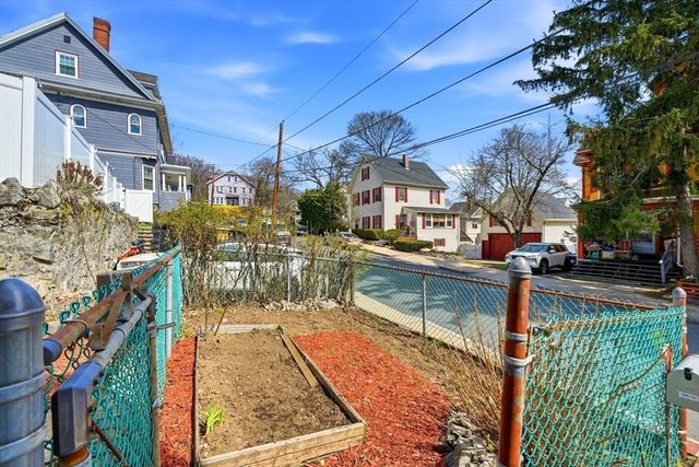 50 Earl St, Malden, MA 02148