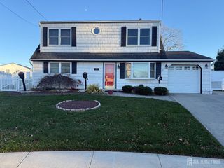 10 Woodlawn Circle, Old Bridge, NJ 07735