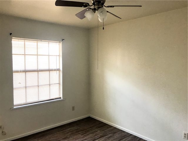 1901 Pine Tree Drive A, Bryan, TX 77802