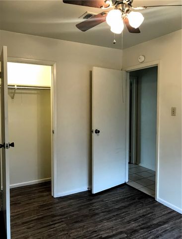 1901 Pine Tree Drive A, Bryan, TX 77802