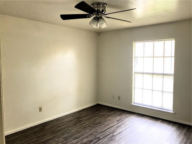 1901 Pine Tree Drive A, Bryan, TX 77802
