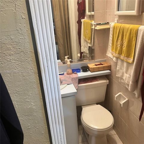 1760 NE 160th St, North Miami Beach, FL 33162
