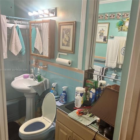 1760 NE 160th St, North Miami Beach, FL 33162