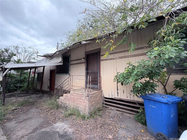 2307 A N School Street A, Honolulu, HI 96819