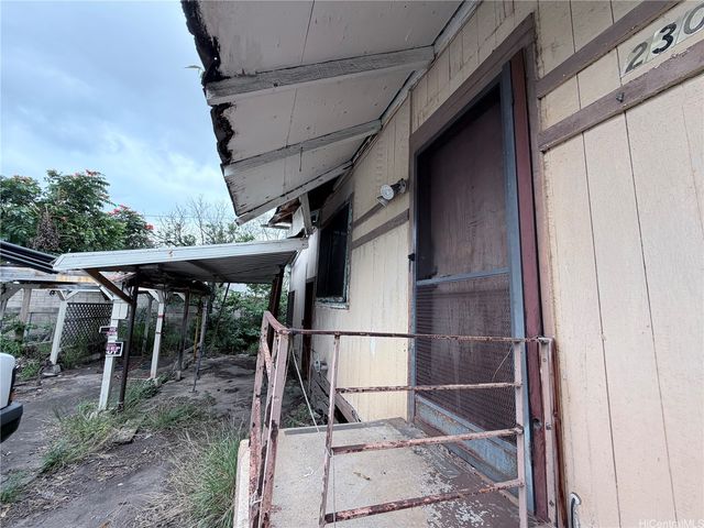 2307 A N School Street A, Honolulu, HI 96819