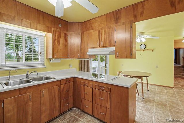 1222 Howe Road, Burton, MI 48509