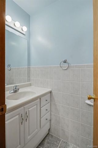1222 Howe Road, Burton, MI 48509