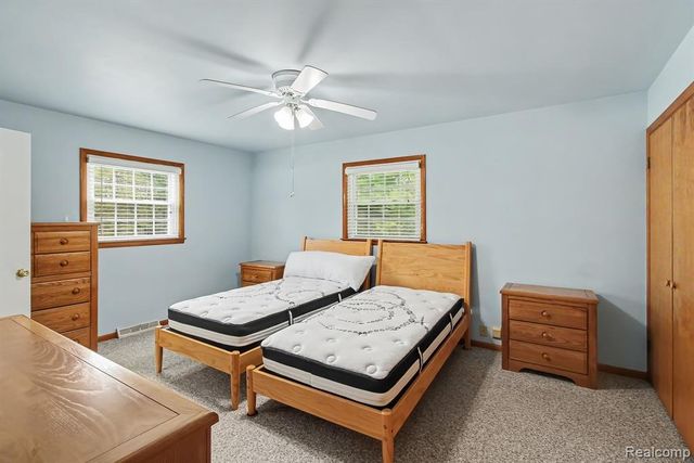 1222 Howe Road, Burton, MI 48509