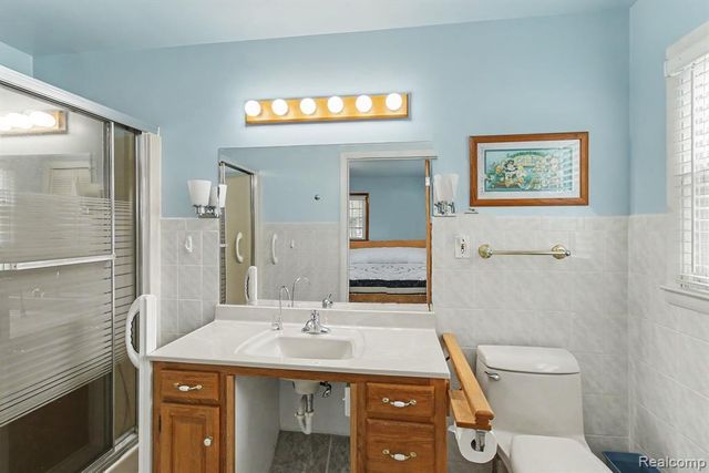 1222 Howe Road, Burton, MI 48509