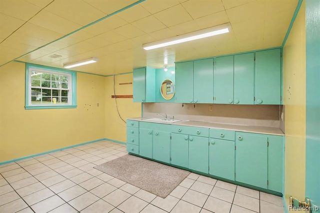 1222 Howe Road, Burton, MI 48509