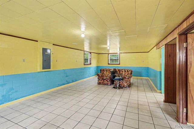 1222 Howe Road, Burton, MI 48509