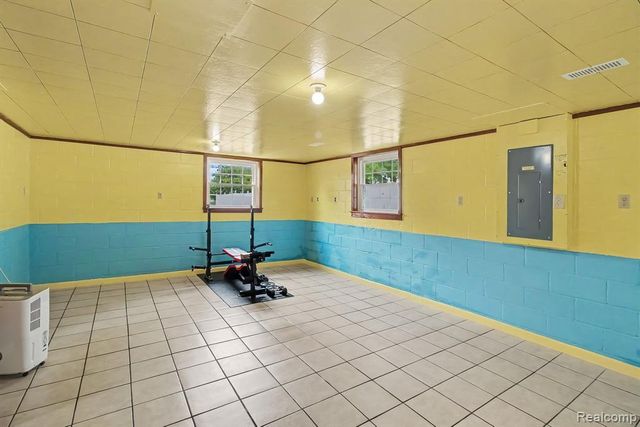 1222 Howe Road, Burton, MI 48509
