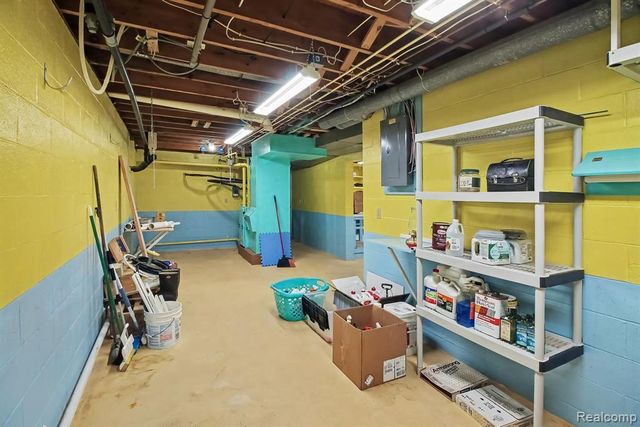 1222 Howe Road, Burton, MI 48509