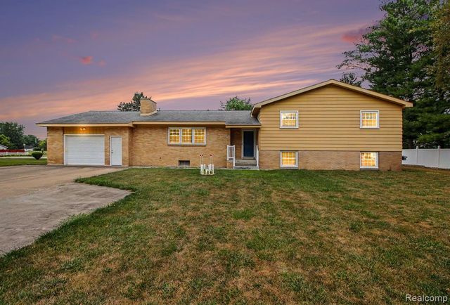 1222 Howe Road, Burton, MI 48509