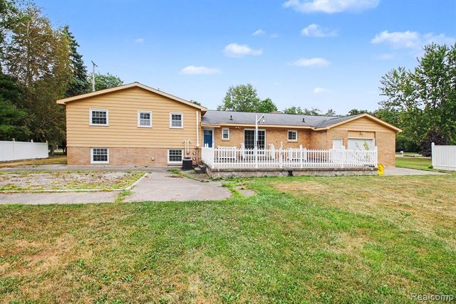 1222 Howe Road, Burton, MI 48509