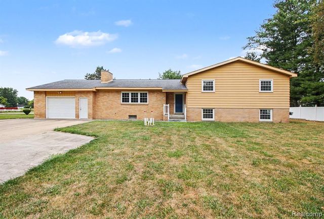 1222 Howe Road, Burton, MI 48509