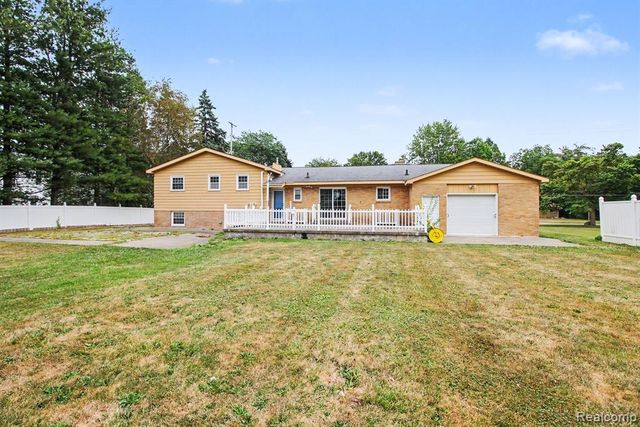 1222 Howe Road, Burton, MI 48509