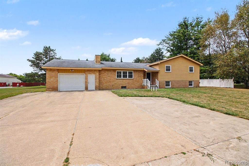 1222 Howe Road, Burton, MI 48509
