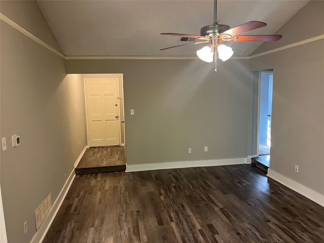 211 Turtle Creek Drive, Arlington, TX 76010