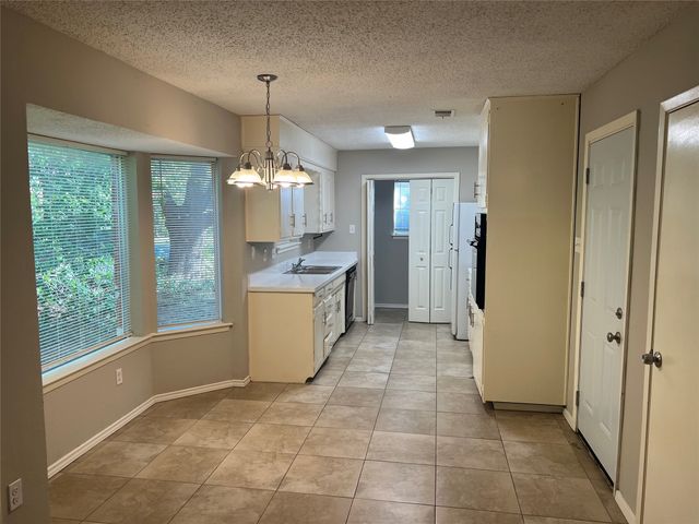 211 Turtle Creek Drive, Arlington, TX 76010