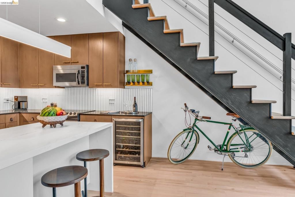 Image 10 of property listing at 311 Oak St 102, Oakland, CA 94607