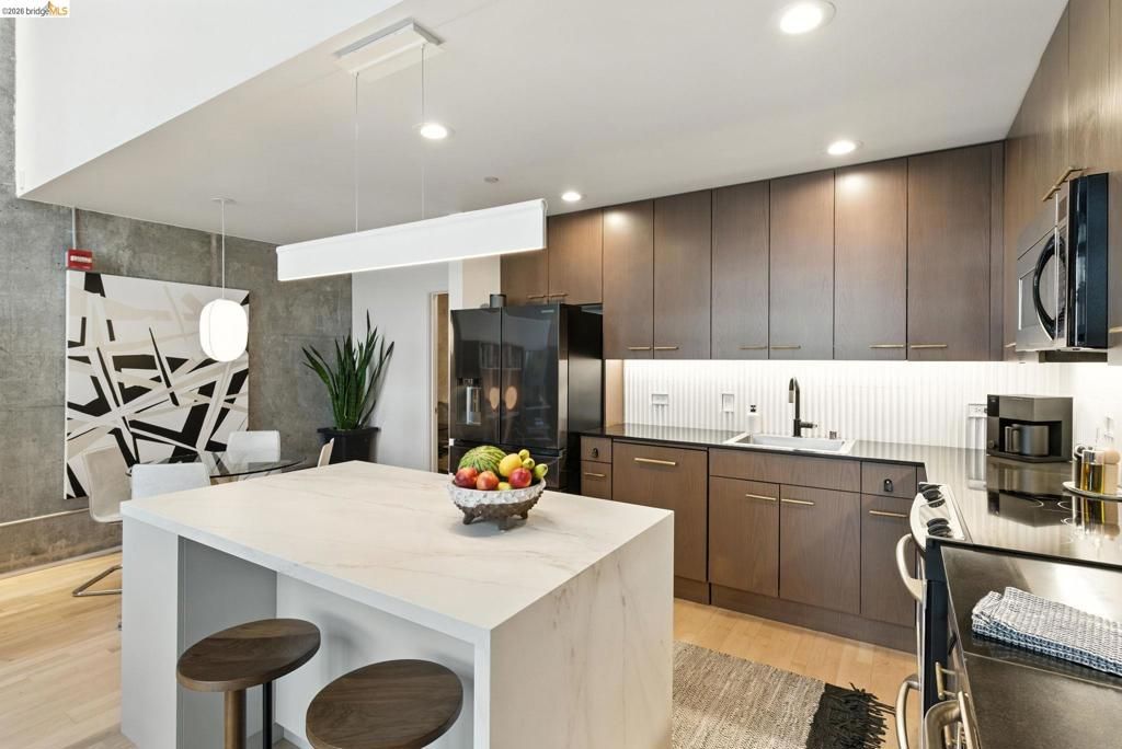 Image 11 of property listing at 311 Oak St 102, Oakland, CA 94607