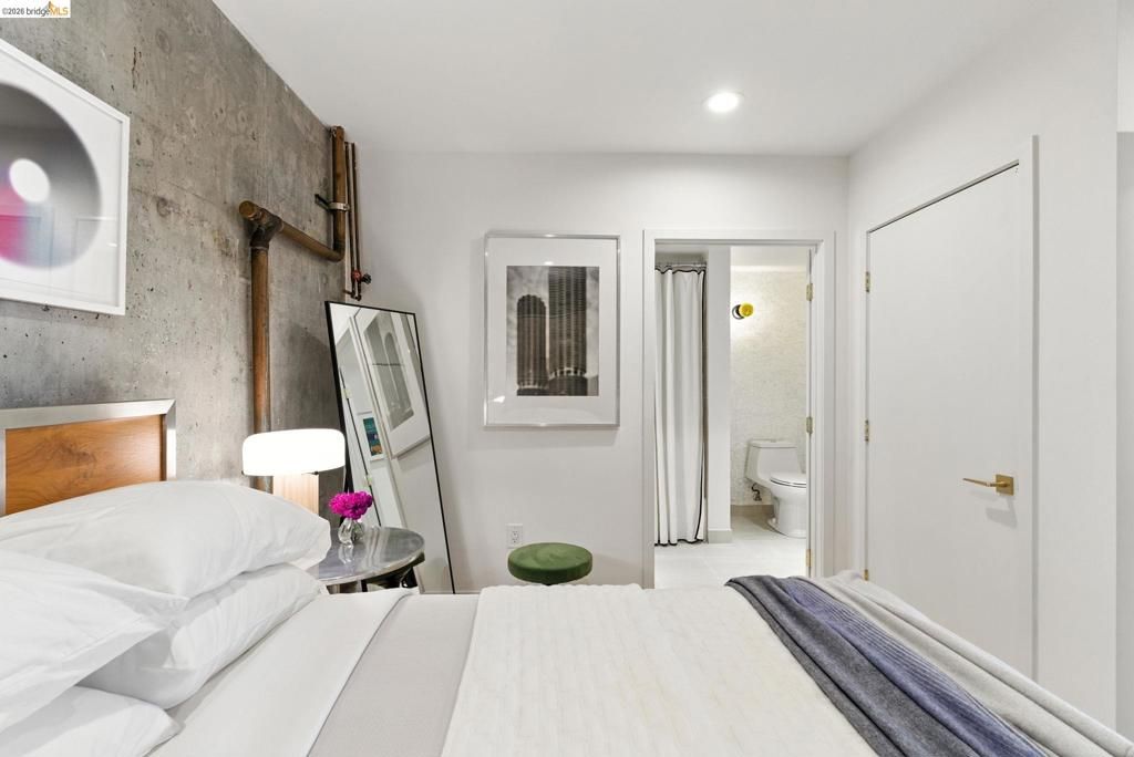 Image 20 of property listing at 311 Oak St 102, Oakland, CA 94607