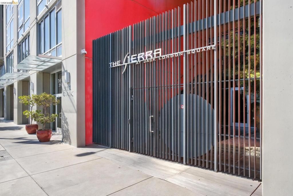 Image 33 of property listing at 311 Oak St 102, Oakland, CA 94607