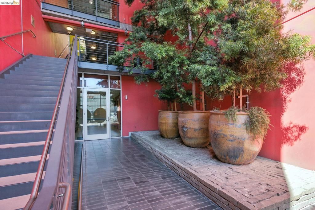 Image 34 of property listing at 311 Oak St 102, Oakland, CA 94607