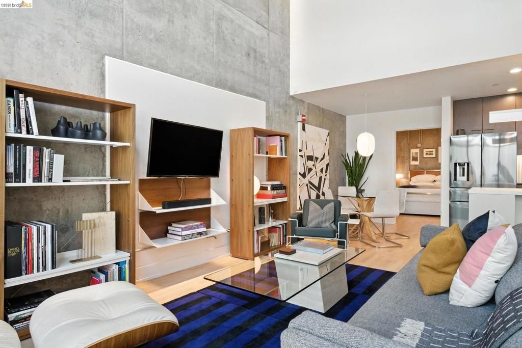 Image 5 of property listing at 311 Oak St 102, Oakland, CA 94607