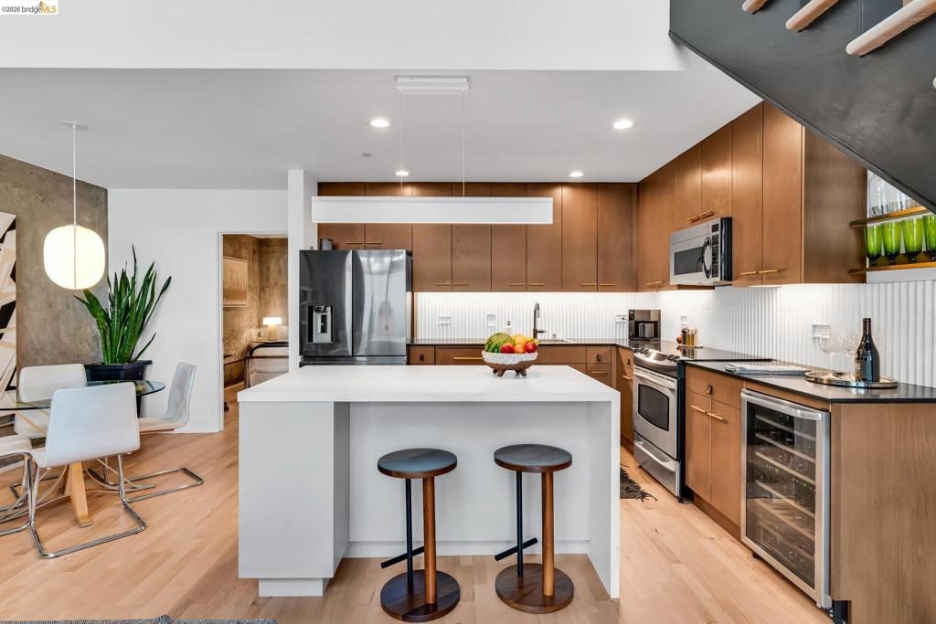 Image 9 of property listing at 311 Oak St 102, Oakland, CA 94607