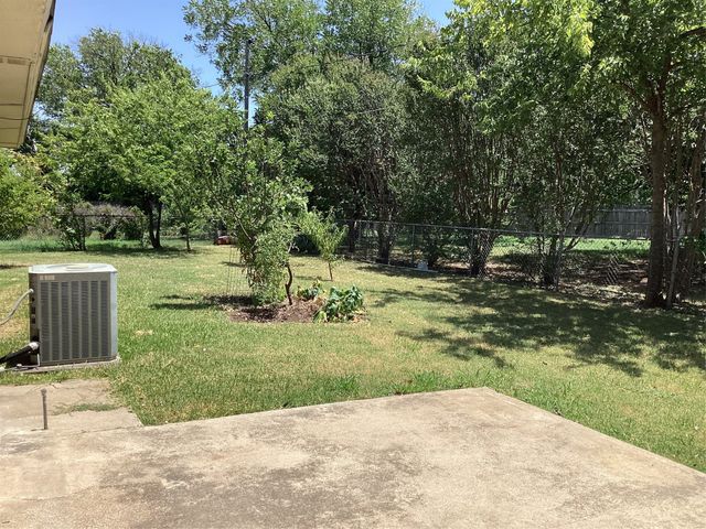 155 Chateau Drive, Fort Worth, TX 76134