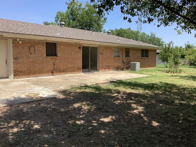 155 Chateau Drive, Fort Worth, TX 76134