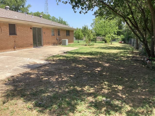 155 Chateau Drive, Fort Worth, TX 76134