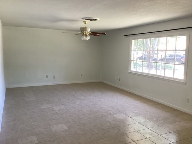 155 Chateau Drive, Fort Worth, TX 76134