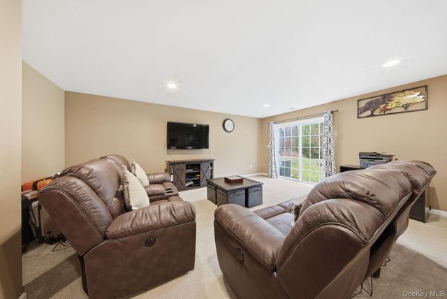 59 Woodside Knolls Drive, Middletown, NY 10940