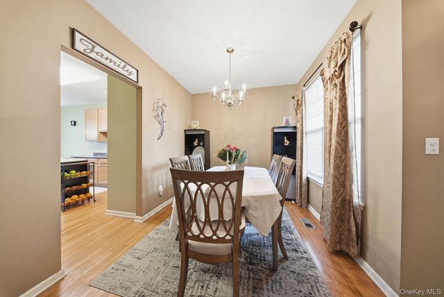 59 Woodside Knolls Drive, Middletown, NY 10940