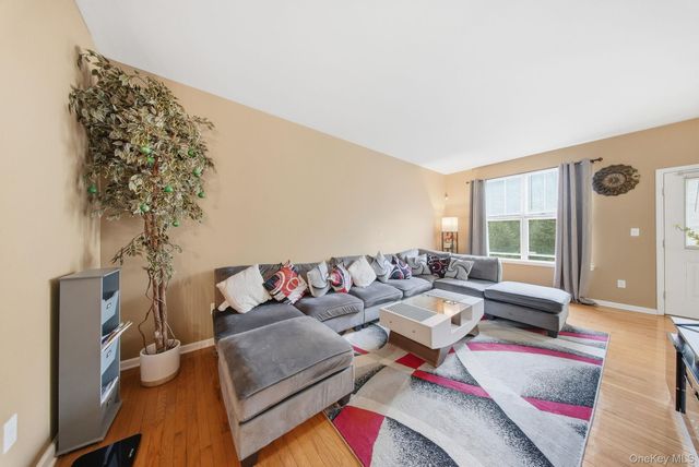 59 Woodside Knolls Drive, Middletown, NY 10940