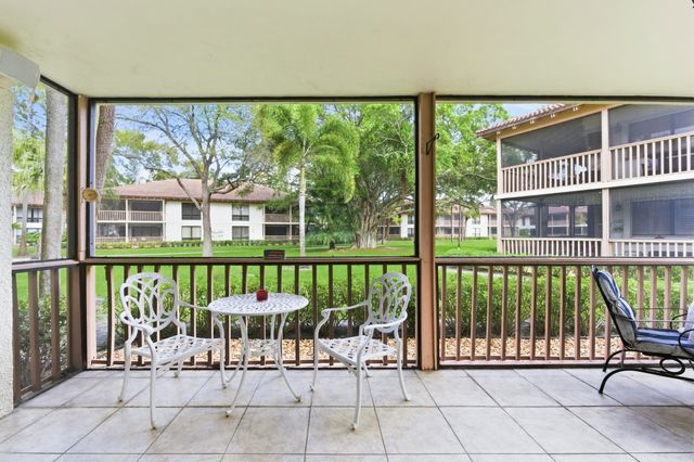 137 Brackenwood Road, Palm Beach Gardens, FL 33418