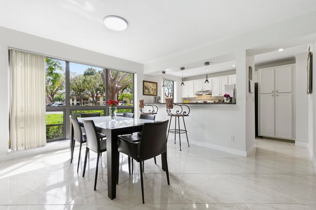 137 Brackenwood Road, Palm Beach Gardens, FL 33418