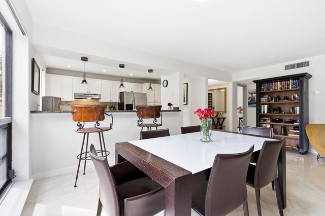 137 Brackenwood Road, Palm Beach Gardens, FL 33418