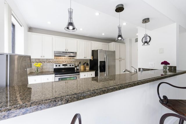 137 Brackenwood Road, Palm Beach Gardens, FL 33418