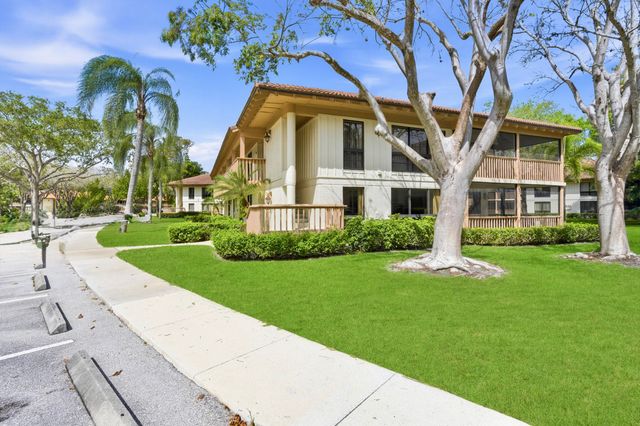 137 Brackenwood Road, Palm Beach Gardens, FL 33418