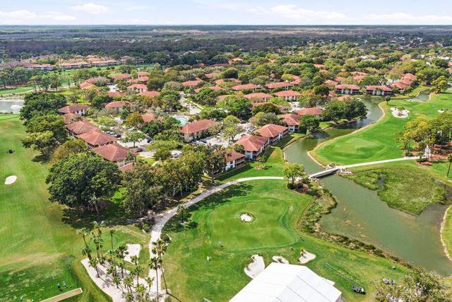 137 Brackenwood Road, Palm Beach Gardens, FL 33418