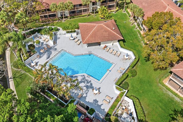 137 Brackenwood Road, Palm Beach Gardens, FL 33418