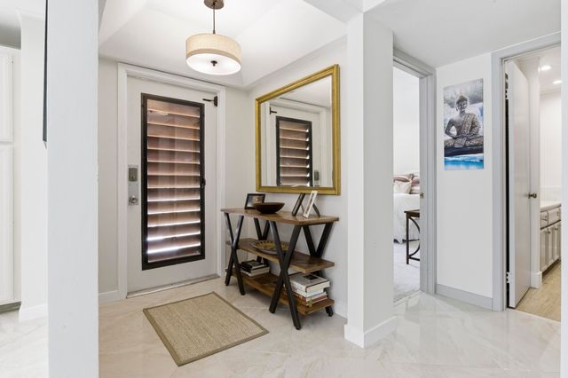 137 Brackenwood Road, Palm Beach Gardens, FL 33418