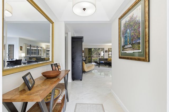 137 Brackenwood Road, Palm Beach Gardens, FL 33418