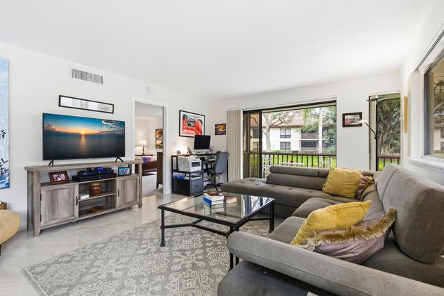 137 Brackenwood Road, Palm Beach Gardens, FL 33418