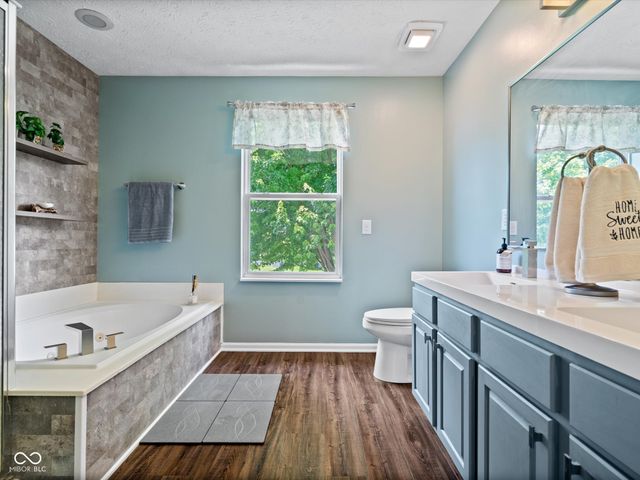 19215 Searay Drive, Noblesville, IN 46060
